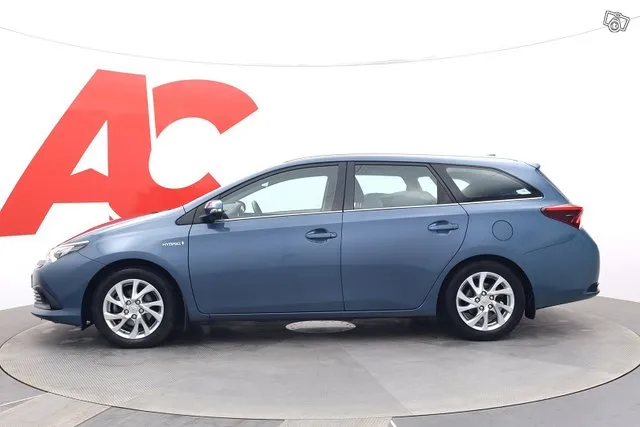 Toyota Auris Touring Sports 1,8 Hybrid Active - 1-OMISTAJA / Image 2