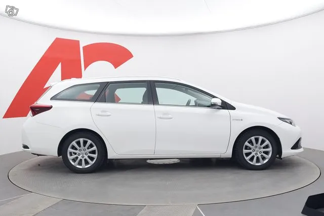 Toyota Auris Touring Sports 1,8 Hybrid Active - / Navi / Kam Image 6